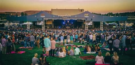 can you tailgate at hollywood casino amphitheatre/